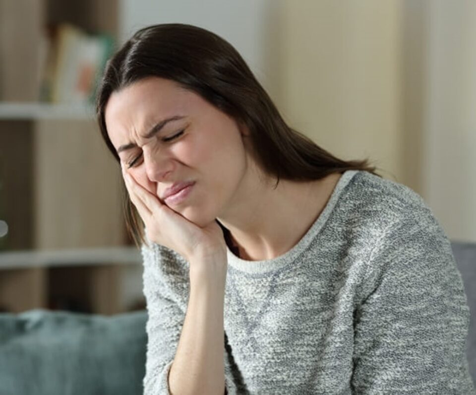 woman with toothache